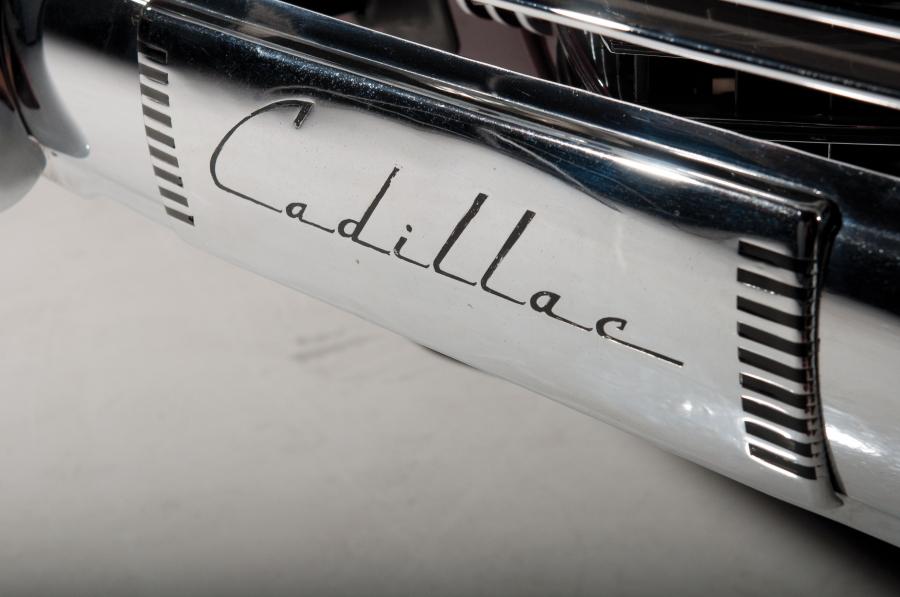 Логотип Cadillac V16 Convertible Coupe by Fleetwood 1938 года  (фото 36 из 42)